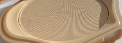 Компактная пудра с полупрозрачной текстурой Shiseido Sheer and Perfect Compact Foundation Spf15  в оттенке I00 Very Light Ivory