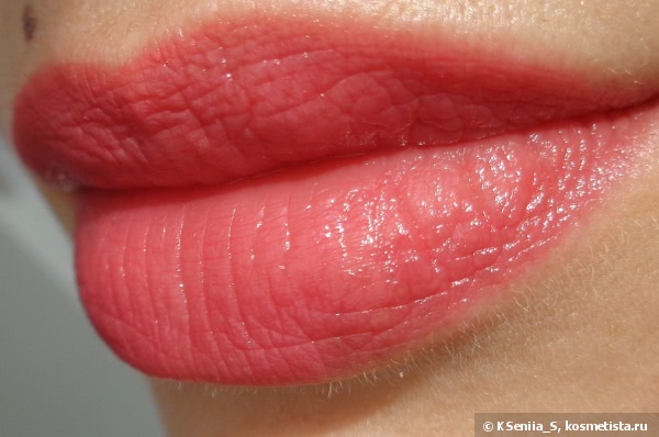 Помада-блеск Lumene Raspberry Miracle Shine Lipstick в оттенках #107 Hot Day и #110 Daybreak