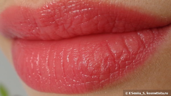 Помада-блеск Lumene Raspberry Miracle Shine Lipstick в оттенках #107 Hot Day и #110 Daybreak