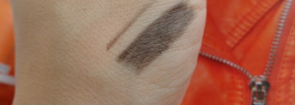 Холодный коричневый без рыжины: Карандаш для бровей Limoni Super Slim Brow Pencil #01