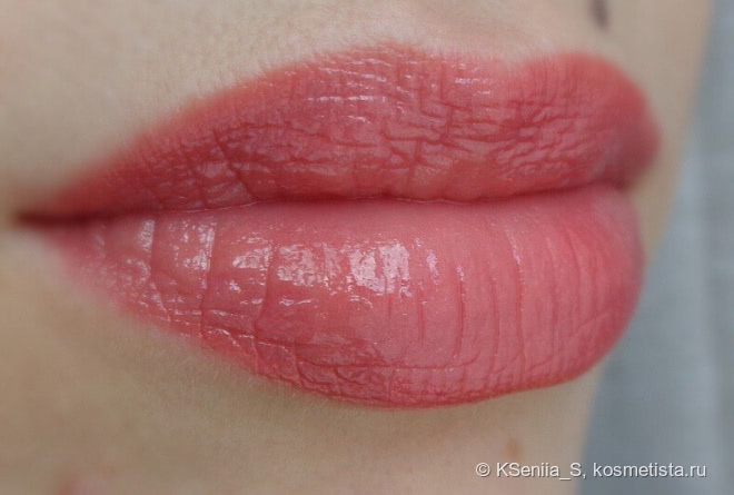 Catrice Pret-A-Lumiere Vinyl Gloss-in-stick C02 Strobe in Rosewood 'Limited Edition'