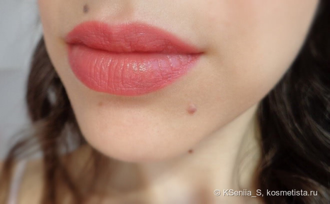 Catrice Pret-A-Lumiere Vinyl Gloss-in-stick C02 Strobe in Rosewood 'Limited Edition'