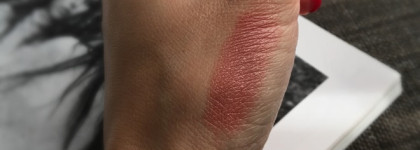 Супер бюджетно! Супер классно! Essence colour & care lipstick # 03 life’s my runway