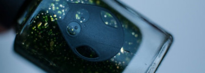 Блестящий, летний, двухцветный маникюр