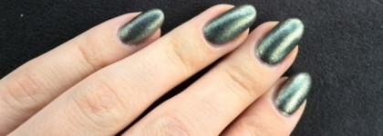 CND Vinylux 149 Steel Gaze и Weekly Top Coat