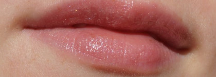 Нежные искорки с Guerlain Gloss D’enfer Maxi Shine 463 La Petite Robe Noire