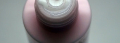 Уход от Pola: T-zone purifying scrub и Milk I