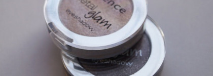 Тени Essence Metal Glam Eyeshadow: №12 "Are you grey?" & №15 "Hello goldie!"