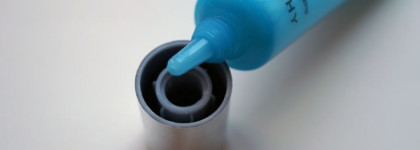 Крем-гель для снятия признаков усталости и сияния кожи вокруг глаз Luminescence moisturizing eye-reviver gel  Hydra Sparkling Givenchy