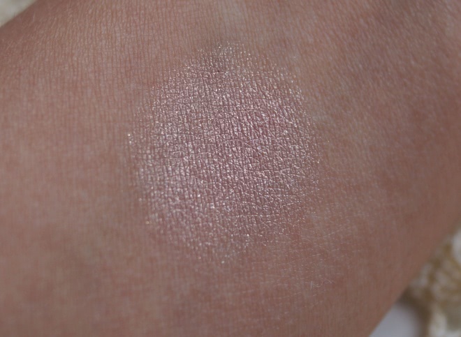Тени Catrice из серии Liquid Metal №020 «Gold N`roses»