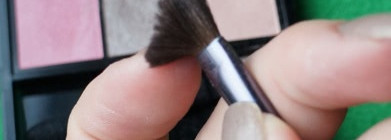 Тени-трио для век с шелковистой текстурой и эффектом сияния Shiseido Luminizing Satin Eye Color Trio в оттенках RD711 Pink Sands; RD299 Beach Grass; GR412 Lido; GD804 Опера; YE406 Тропик