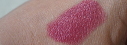 Сияющая и матовая губная помада Chanel Rouge Allure Velvet Luminous Matte Lip Colour в оттенке  47 - L'amoureuse