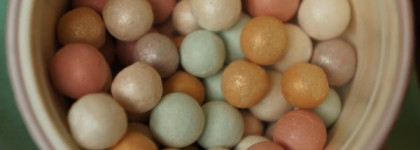 Сравним ? Guerlain Meteorites Aquarella Light Revealing Pearls of Powder и Guerlain Meteorites Perles D'etoile "Un soir a L'opera"