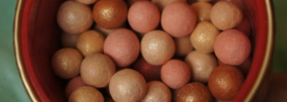 Сравним ? Guerlain Meteorites Aquarella Light Revealing Pearls of Powder и Guerlain Meteorites Perles D'etoile "Un soir a L'opera"