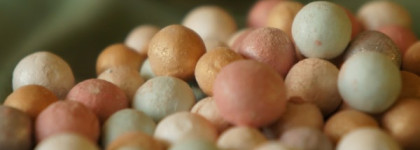 Сравним ? Guerlain Meteorites Aquarella Light Revealing Pearls of Powder и Guerlain Meteorites Perles D'etoile "Un soir a L'opera"