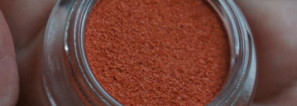 Chanel Les Automnales Fall 2015 Collection. Кремовые тени для век Chanel Illusion d’Ombre Long Wear Luminous Eyeshadow  в оттенке 116 Rouge Gorge