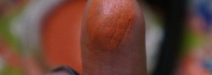 Chanel Les Automnales Fall 2015 Collection. Кремовые тени для век Chanel Illusion d’Ombre Long Wear Luminous Eyeshadow  в оттенке 116 Rouge Gorge