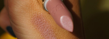 Dolce & Gabbana Fall 2015. Помада Classic Cream Lipstick в оттенке Antique Rose