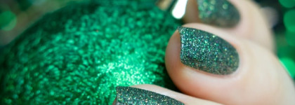 China Glaze Nail Lacquer with Hardeners 80649 Winter Holly