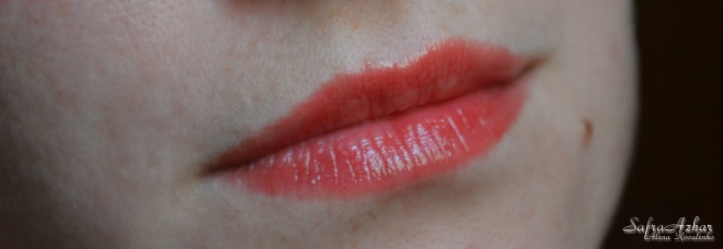 Сладкая вишенка от Clarins Lip Balm Crayon Colour & Comfort в оттенке #04 Sweet Cherry