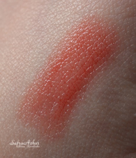 Сладкая вишенка от Clarins Lip Balm Crayon Colour & Comfort в оттенке #04 Sweet Cherry