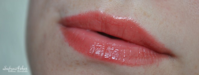 Сладкая вишенка от Clarins Lip Balm Crayon Colour & Comfort в оттенке #04 Sweet Cherry