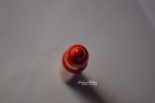 Сладкая вишенка от Clarins Lip Balm Crayon Colour & Comfort в оттенке #04 Sweet Cherry