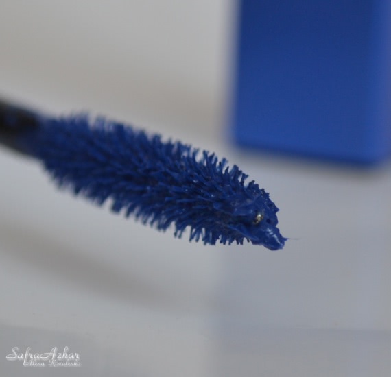 Очень летняя водостойкая тушь от Clarins Truly Waterproof Mascara Volume, Length 12-hour Hold в оттенке #02 Curacao