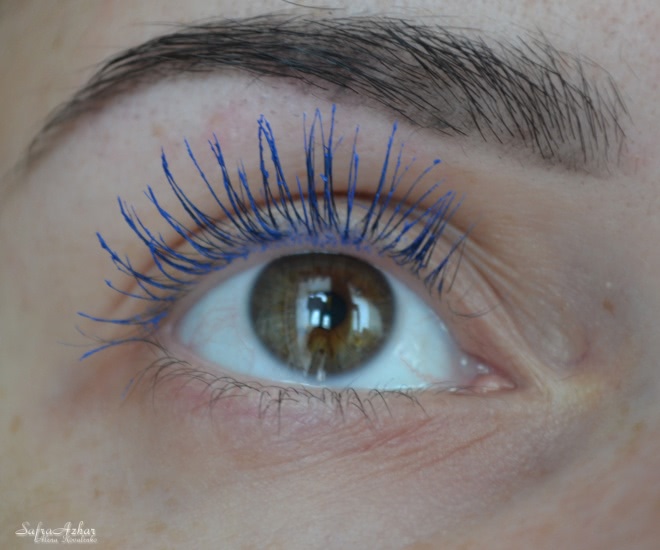 Очень летняя водостойкая тушь от Clarins Truly Waterproof Mascara Volume, Length 12-hour Hold в оттенке #02 Curacao
