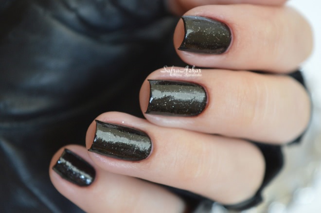 Темная сторона... или просто Orly Nail Laquer #40637 Goth-Название говорит,само за себя.