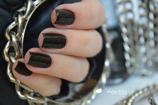 Темная сторона... или просто Orly Nail Laquer #40637 Goth-Название говорит,само за себя.