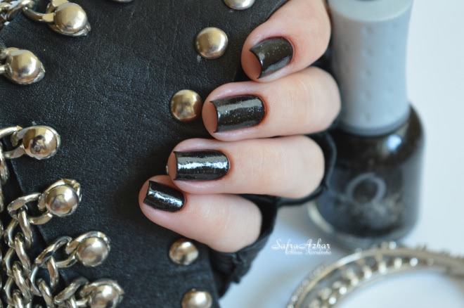 Темная сторона... или просто Orly Nail Laquer #40637 Goth-Название говорит,само за себя.