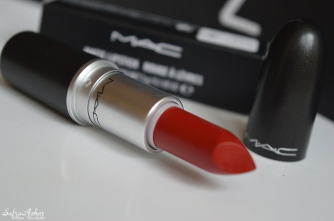 Любимый красный? Конечно Red... Russian Red. MAC Matte Lipstick Russian Red два образа... А какой выберете Вы?
