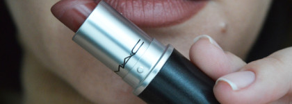 Welcome back to 90s с помадой от MAC Matte Lipstick Whirl