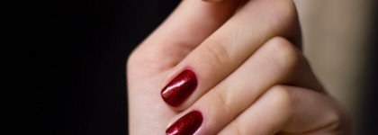 Репетиция новогоднего маникюра с лаками China Glaze *182* Ruby Pumps и Golden Rose Carnival *01*