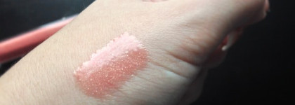 Блеск для губ Revlon Colorburst  Lipgloss  в очаровательном оттенке "Peony"