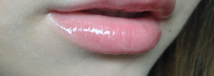 Блеск для губ Revlon Colorburst  Lipgloss  в очаровательном оттенке "Peony"