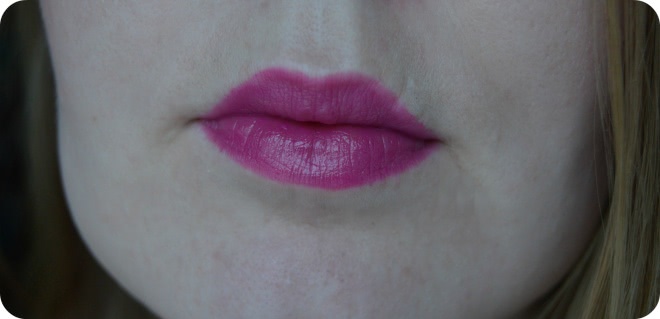Стойкая губная помада Oriflame The One Colour Unlimited в оттенках Always Cranberry и Violet Extreme