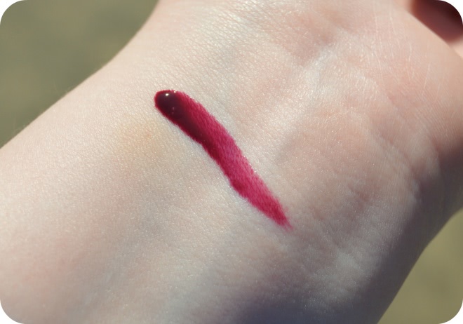 Дьявольский торт на моих губах - Nyx Butter Gloss в оттенке Blg22 Devil`s food cake