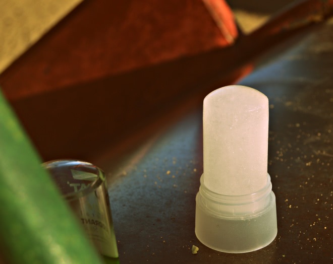 Почему я не сдружилась с Crystal Deodorant и полюбила Deonat Aloe Mineral Deodorant stick