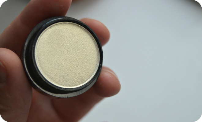 Корейские тени Eyeshadow Small от VOV в оттенках 0245Е (Dolls Brown), 0842Е (Silver Extreme), 0402 (Beach Blue), 0231 (Shine Beige)
