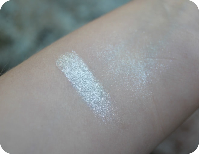 Корейские тени Eyeshadow Small от VOV в оттенках 0245Е (Dolls Brown), 0842Е (Silver Extreme), 0402 (Beach Blue), 0231 (Shine Beige)