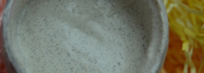 Убираем шелушения вместе с маской-скрабом «Белая глина — Миндаль» Meela Meelo