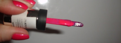 Ярко-розовая фуксия от Sally Hansen Salon Manicure Complete № 530 (Back to the Fuchsia)