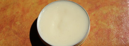 Две отличные находки для губ: Nivea Lip Butter caramel cream и Limoni Lipcare Stick 01 Menthol