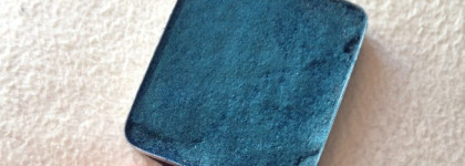 Catrice Absolute Eye Colour Mono 810 Petrolling Stones, Seventeen Silky Shadow Pearl 423 и Limoni Eye-Shadow 26 - трое из ларца