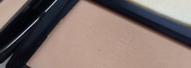 Счастливая случайность - Chanel Vitalumiere Compact Douceur Lightweight Compact Makeup Radiance Softness And Comfort SPF 10, оттенок 030 Беж