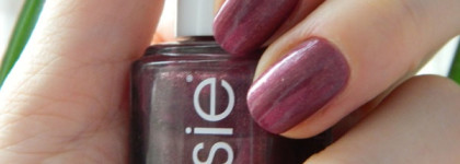 Вариант праздничного маникюра с лаком Essie  nail lacquer № 43  It's genius