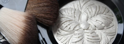 Chanel Camelia De Plumes Poudre Illuminatrice Highlighting Powder Chanel Plumes Precieuses for Holiday 2014-2015 Collection