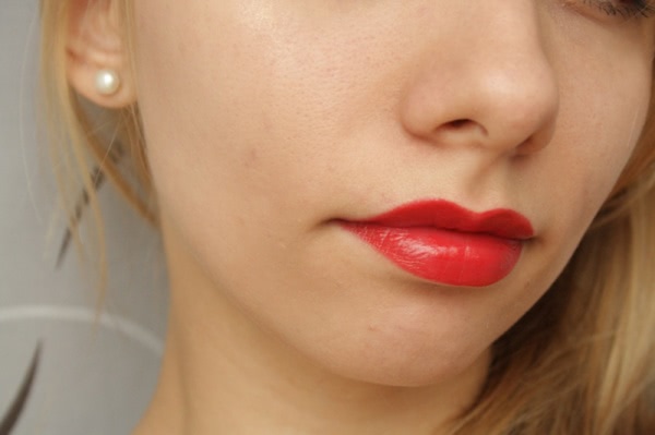 Maybelline Hydra Extreme Lipstick № 587 «Поцелуй вампира»